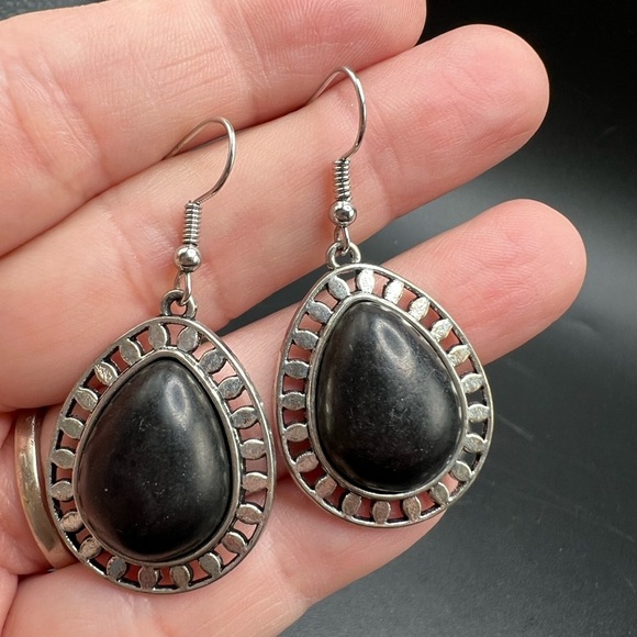 Lot of 4 pair pierced western, southwestern style earrings silver tone - Picture 16 of 16